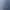 Ein Büro mit einem ausgeschalteten Fernseher, einer Hängelampe, einem Stuhl und einem im blauen Wand eingebauten Safe