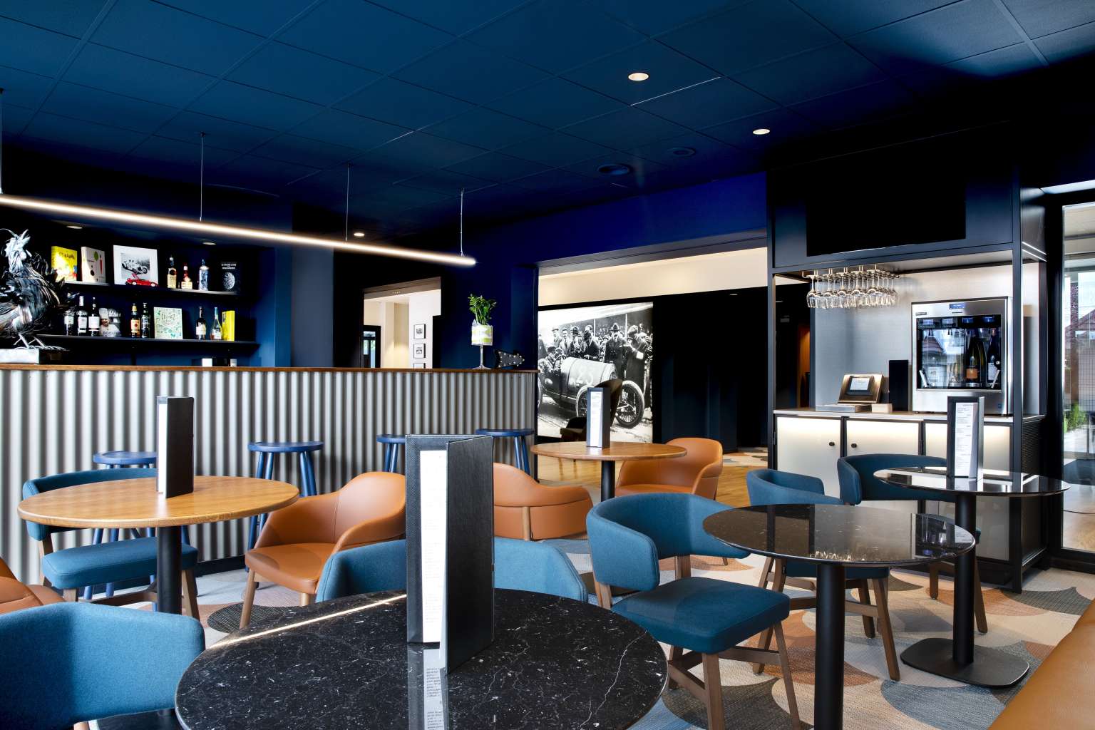 Bar lounge à l'hôtel Le Bugatti